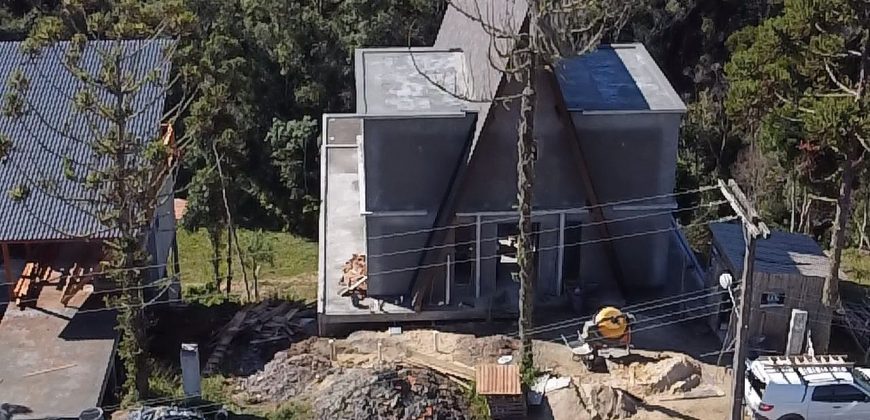 Casa estilo chalé à venda – Condomínio Costa da serra