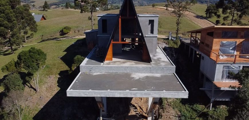 Casa estilo chalé à venda – Condomínio Costa da serra