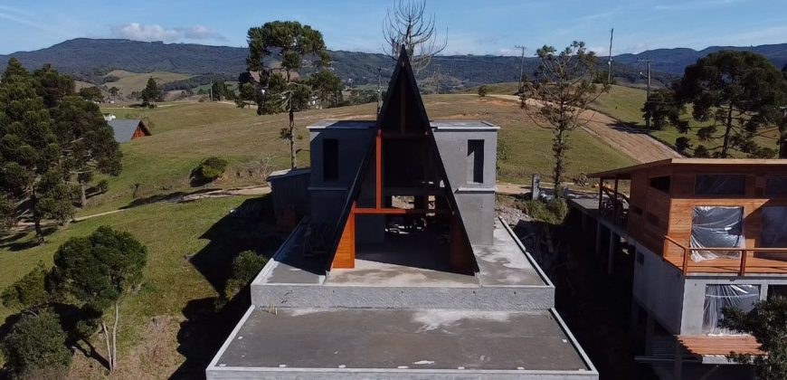 Casa estilo chalé à venda – Condomínio Costa da serra